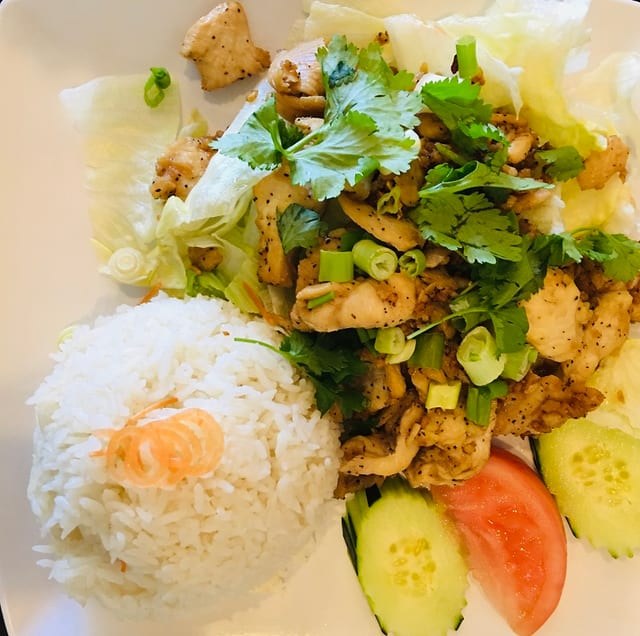 Pad Kratiem (Garlic & Pepper).