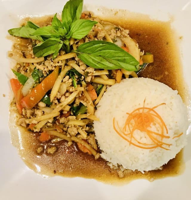 Pad Krapow (Sweet Basil).